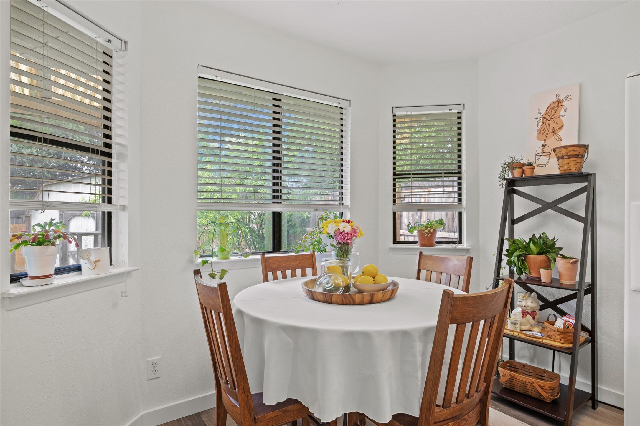 5506 South Pleasant Valley Road Austin, TX 78744 - Photo 5 of 25 A well-lit breakfast area offers a charming spot for casual dining, bathed in natural light from multiple windows.