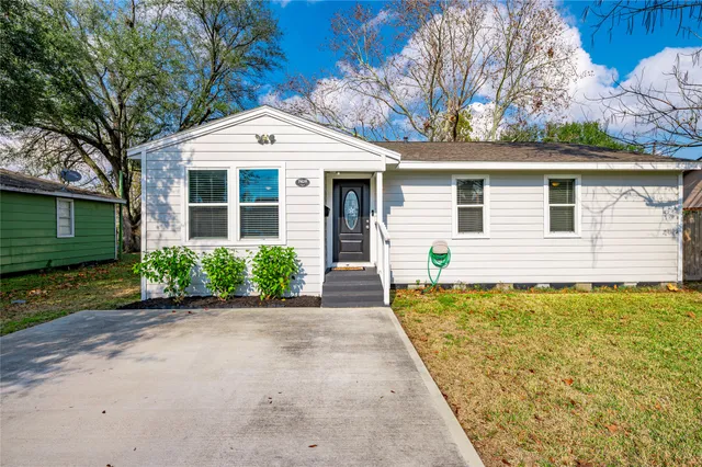 $205,000 | 7429 Valeda Drive, Deer Park, TX 77536