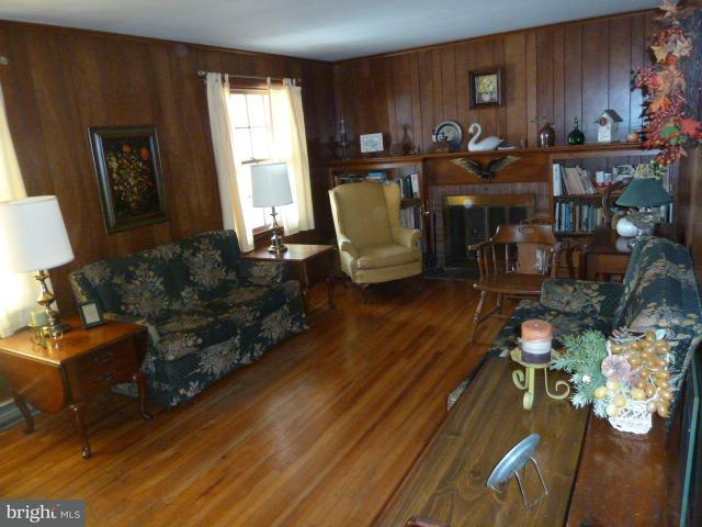 3927 Locust Grove Road Columbia, PA 17512 - Photo 5 of 22