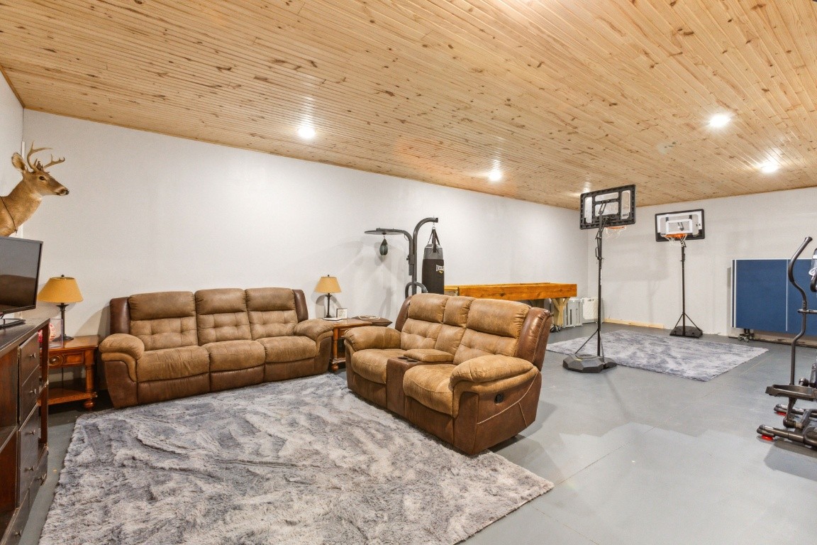215 George Akins Road Westmoreland, TN 37186 - Photo 27 of 39 a living room with furniture