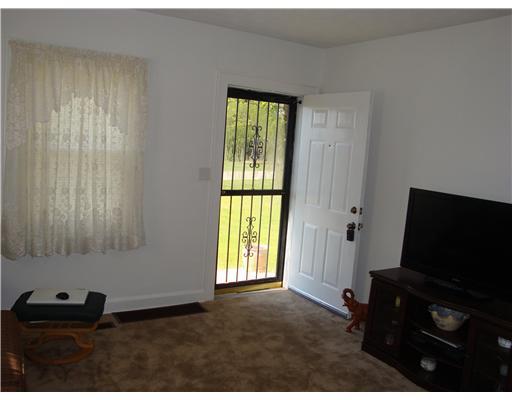 1282 West Sparrow Road Springfield, OH 45502 - Photo 3 of 16
