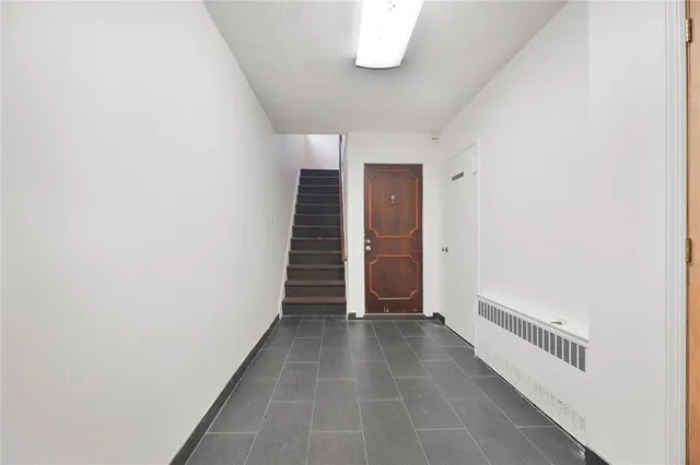 a view of yard in front of house with trees