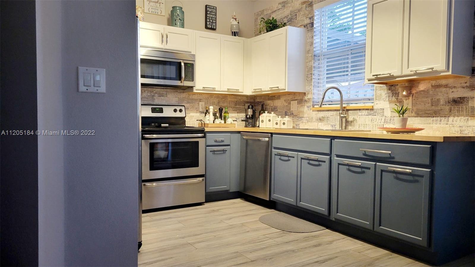 27312 Southwest 138th Path Homestead, FL 33032 - Photo 11 of 45 Gallery Image 11