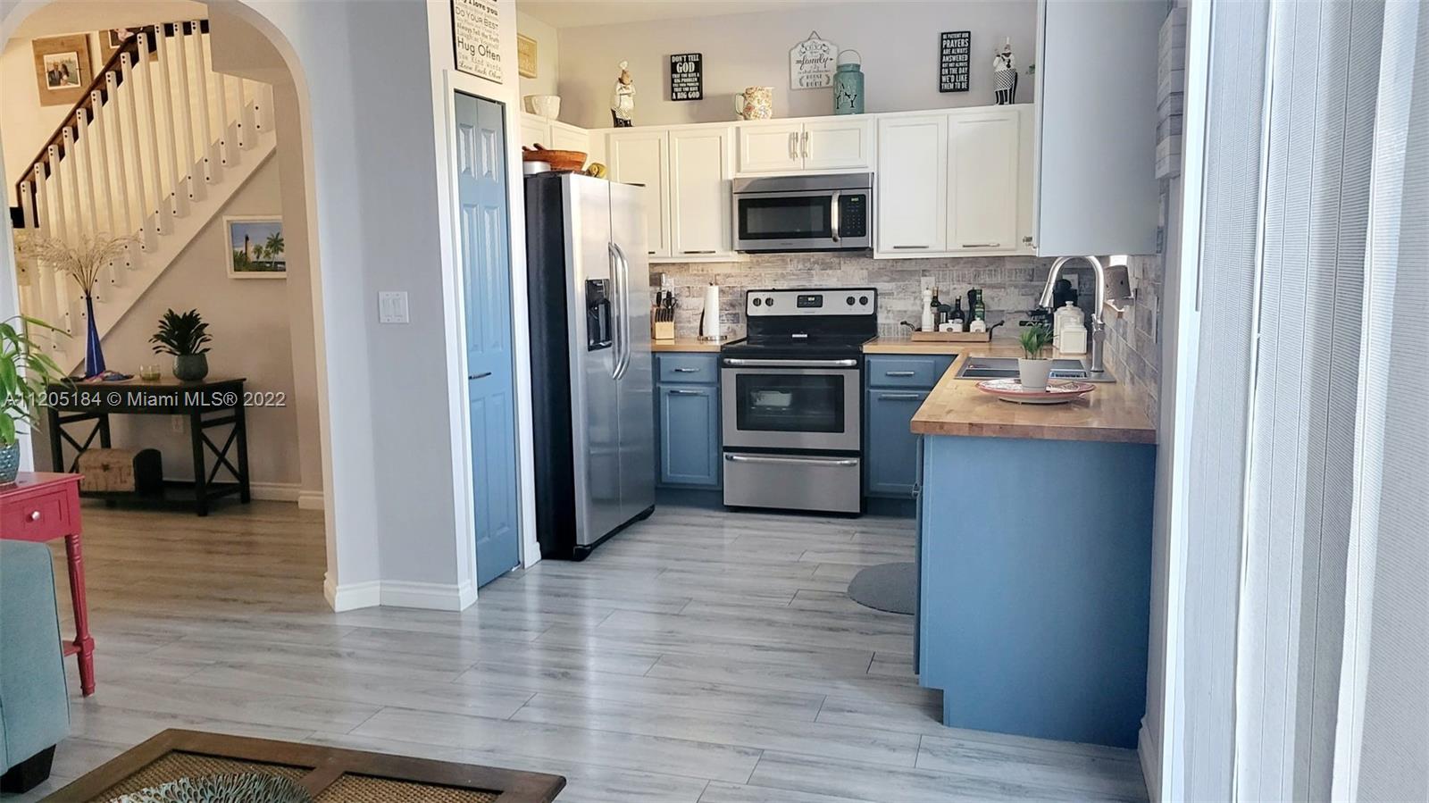 27312 Southwest 138th Path Homestead, FL 33032 - Photo 12 of 45 Gallery Image 12