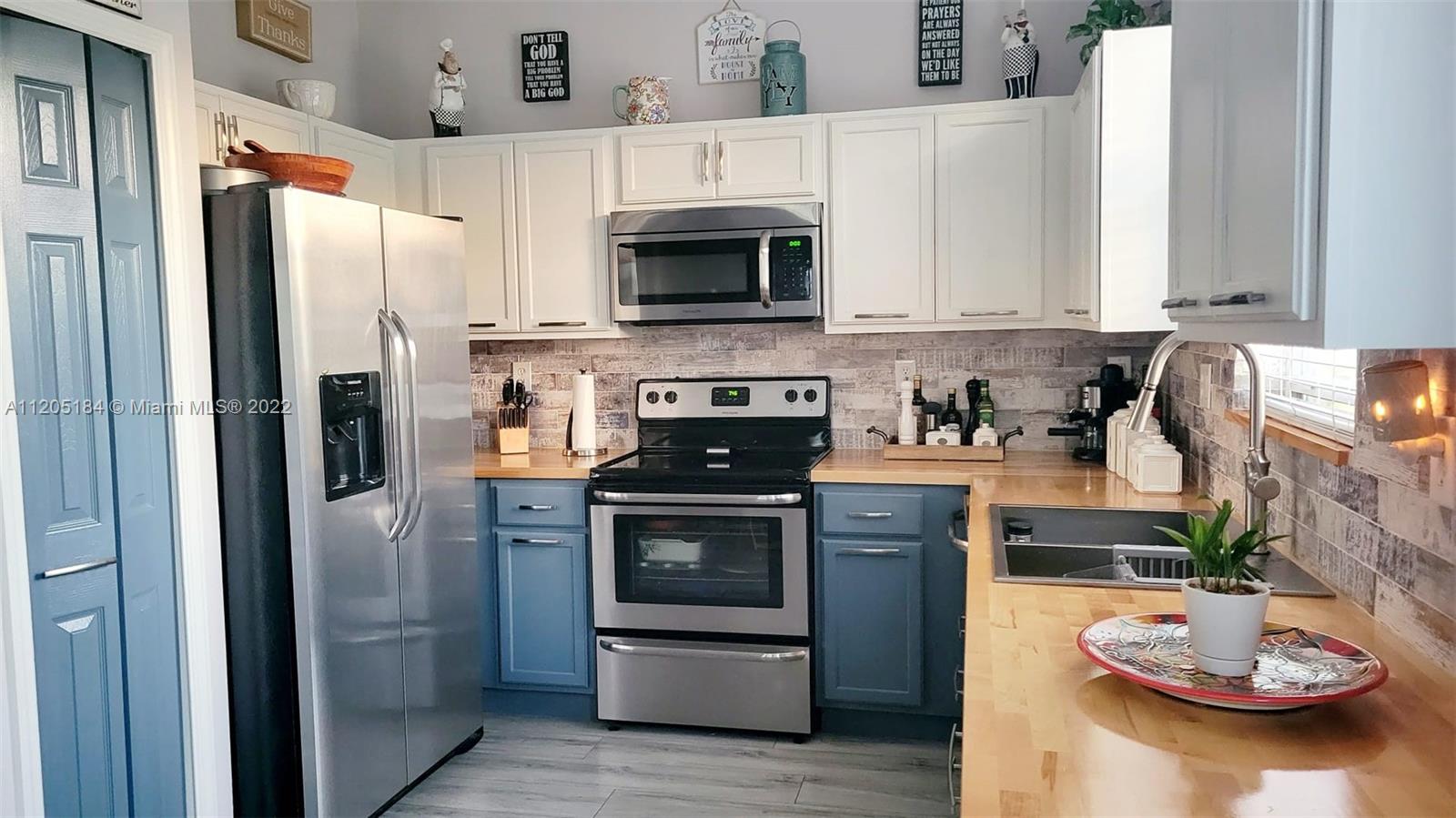 27312 Southwest 138th Path Homestead, FL 33032 - Photo 4 of 45 Gallery Image 4