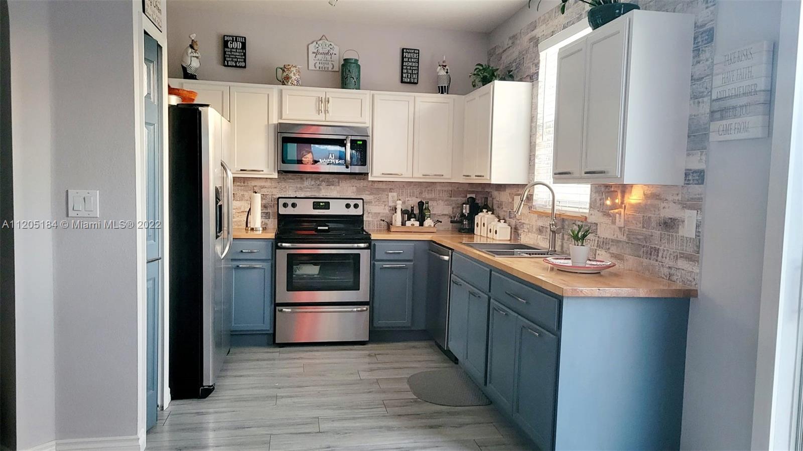 27312 Southwest 138th Path Homestead, FL 33032 - Photo 6 of 45 Gallery Image 6