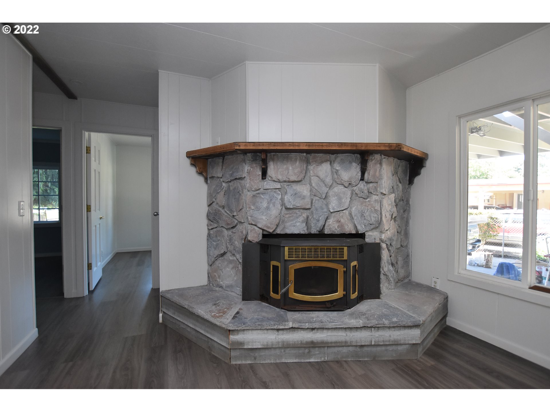 1629 Harbor Drive Springfield, OR 97477 - Photo 17 of 32 a living room with a fireplace