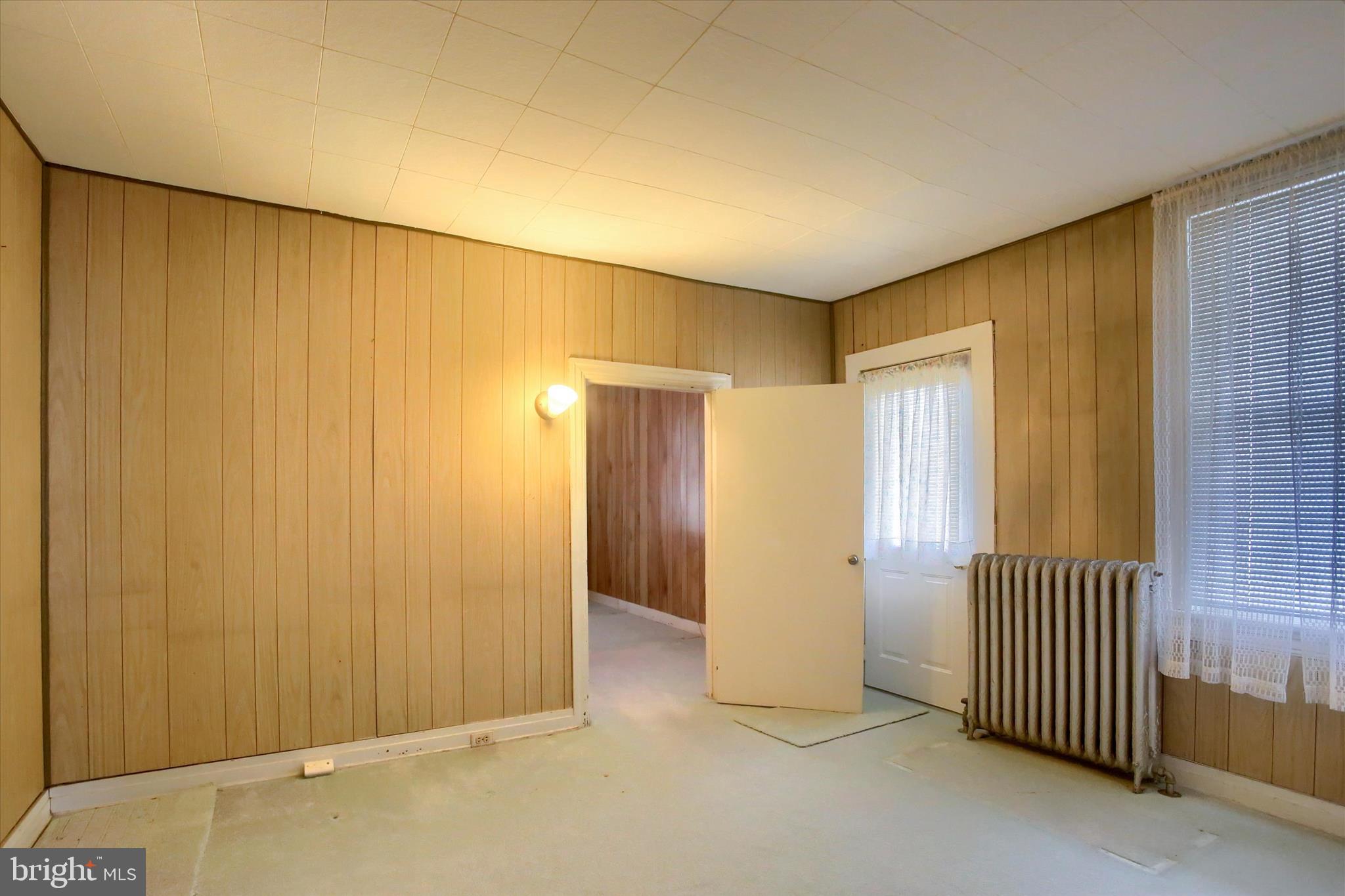 636 Walnut Street Lebanon, PA 17042 - Photo 18 of 33 an empty room with windows