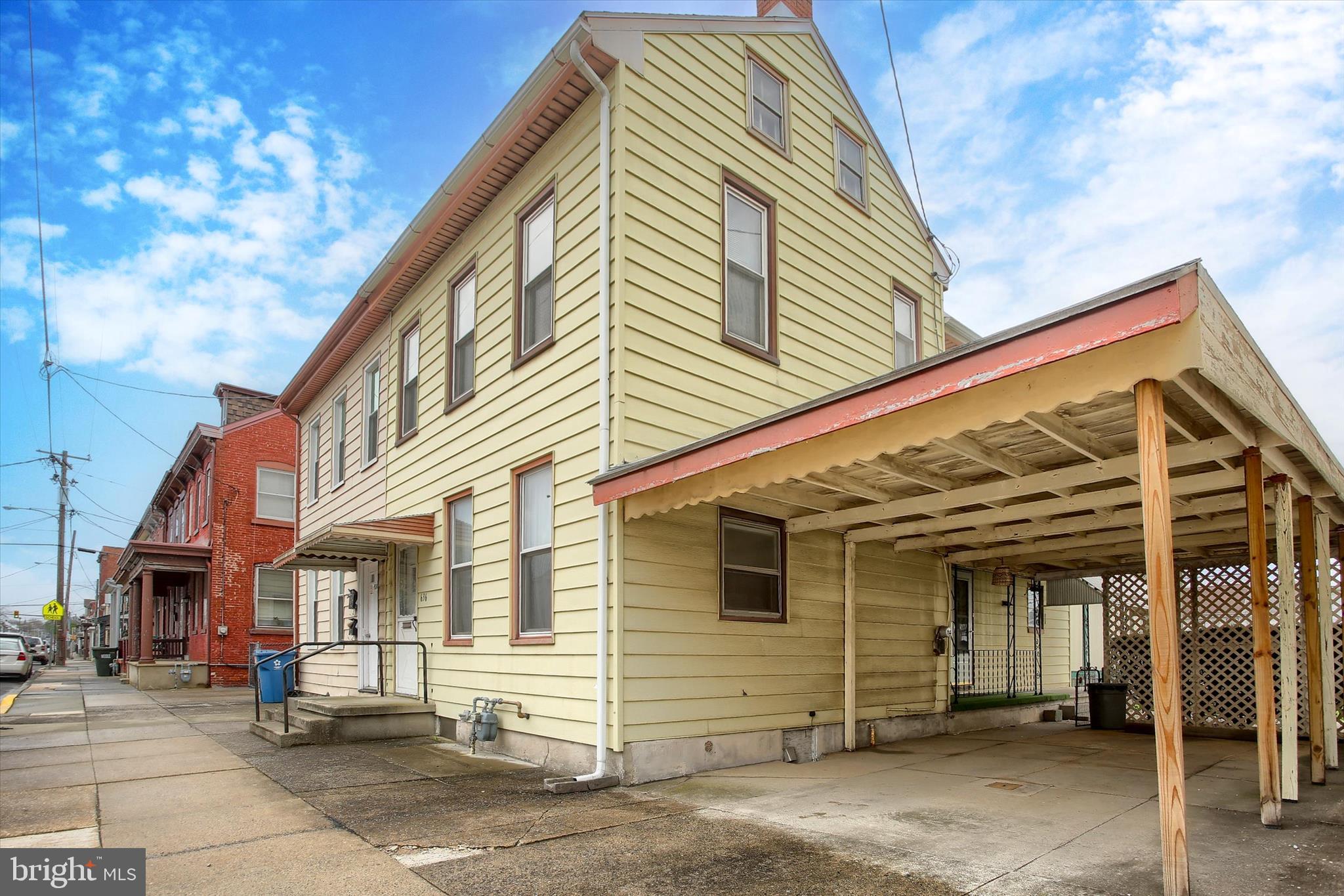 636 Walnut Street Lebanon, PA 17042 - Photo 3 of 33 a view of a house with a small space