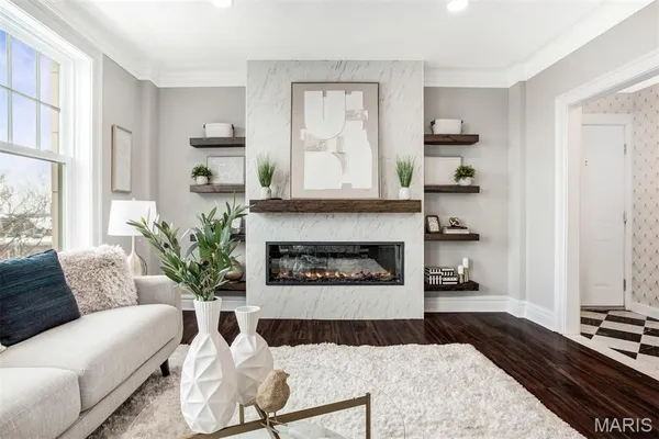 $369,000 | 5510 Waterman Boulevard, Unit 602, St. Louis, MO 63112