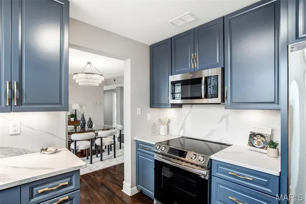 $369,000 | 5510 Waterman Boulevard, Unit 602, St. Louis, MO 63112