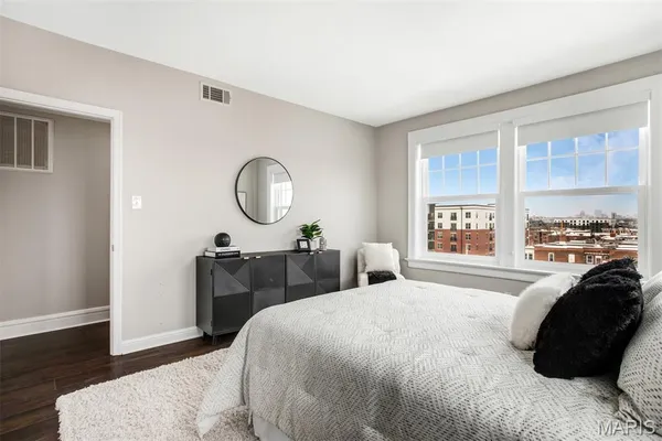$369,000 | 5510 Waterman Boulevard, Unit 602, St. Louis, MO 63112