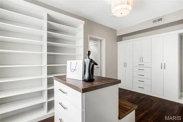 $369,000 | 5510 Waterman Boulevard, Unit 602, St. Louis, MO 63112