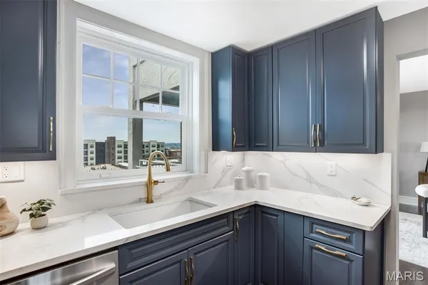$369,000 | 5510 Waterman Boulevard, Unit 602, St. Louis, MO 63112