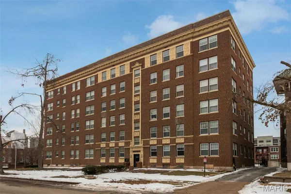 $369,000 | 5510 Waterman Boulevard, Unit 602, St. Louis, MO 63112