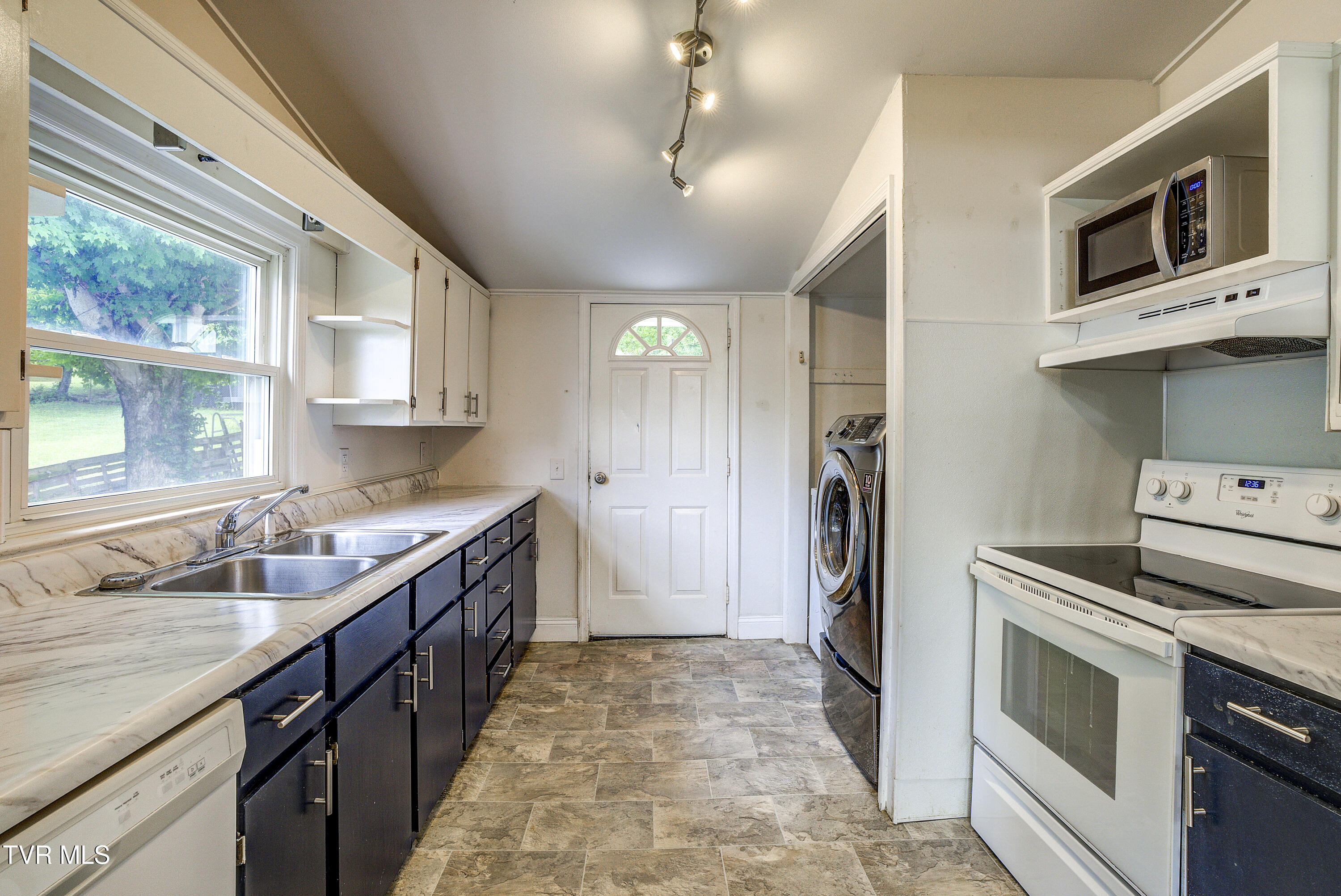 612 Trudy Street Elizabethton, TN 37643 - Photo 7 of 22 Trudy--3
