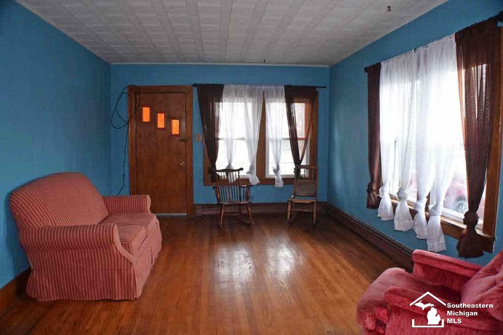 539 East Sterns Road Temperance, MI 48182 - Photo 3 of 17 20457283-2.JPG