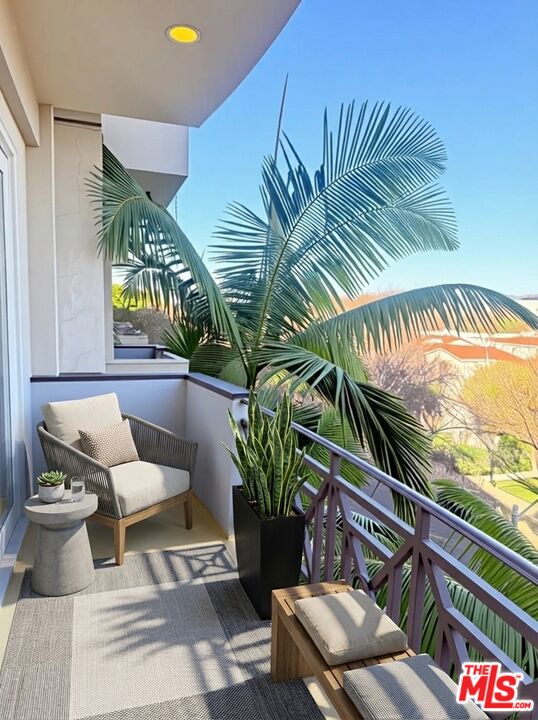 345 South Reeves Drive, Unit 301 Beverly Hills, CA 90212 - Photo 2 of 18