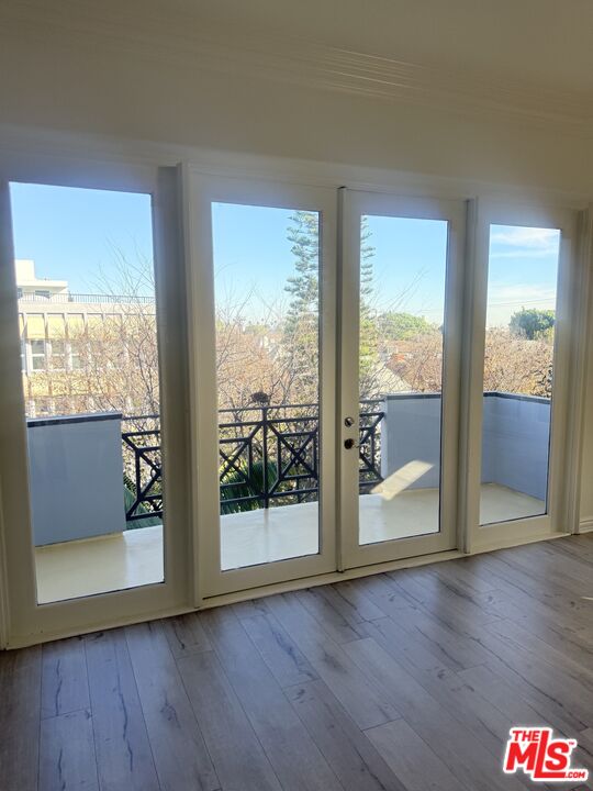 345 South Reeves Drive, Unit 301 Beverly Hills, CA 90212 - Photo 4 of 18