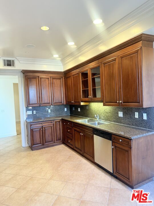 345 South Reeves Drive, Unit 301 Beverly Hills, CA 90212 - Photo 7 of 18