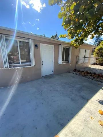 $1,950 | 1064 Northwest 103rd Street, Unit 2, Miami, FL 33150