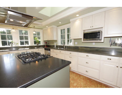 36 Redgate Road Boston, MA 02132 - Photo 7 of 27