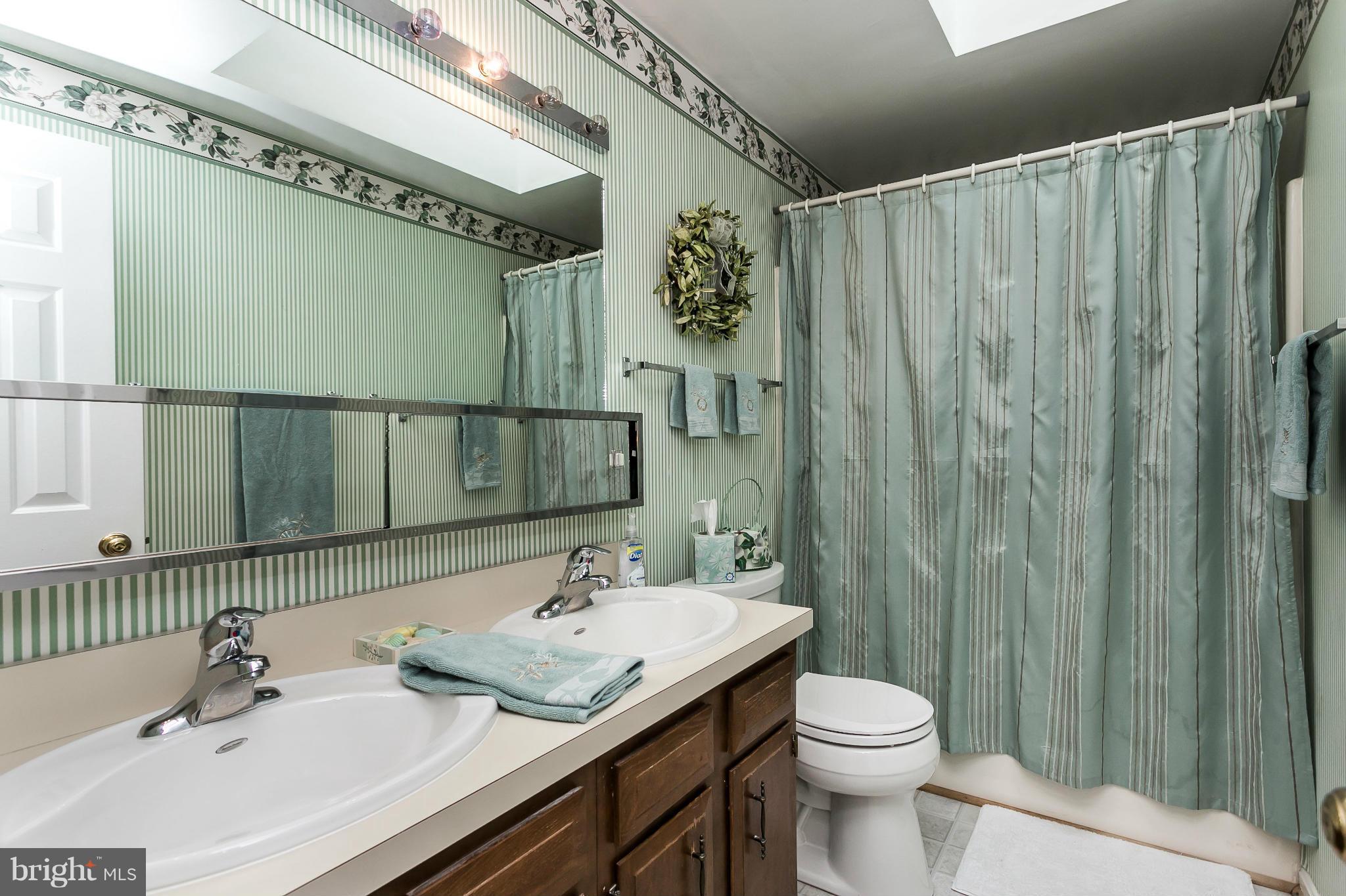 13903 Sunnybrook Road Phoenix, MD 21131 - Photo 21 of 30 Upper Level Hall Bath