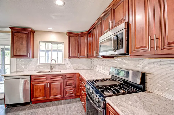 $499,900 | 4804 Saxon Street, Bellaire, TX 77401