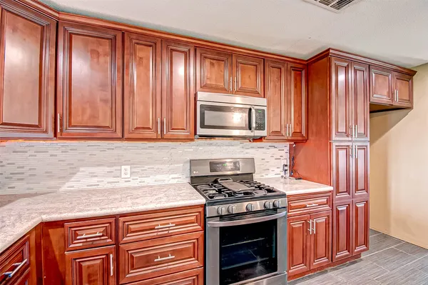 $499,900 | 4804 Saxon Street, Bellaire, TX 77401