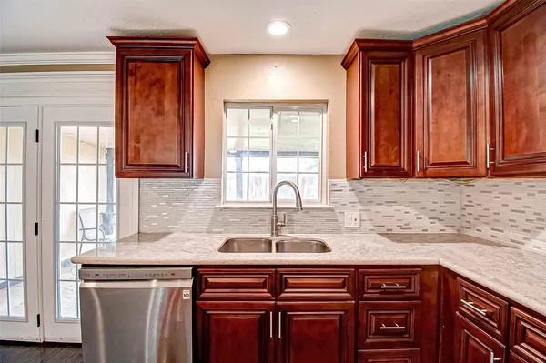 $499,900 | 4804 Saxon Street, Bellaire, TX 77401