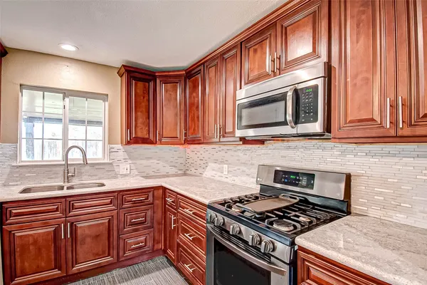 $499,900 | 4804 Saxon Street, Bellaire, TX 77401