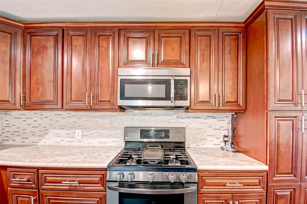 $499,900 | 4804 Saxon Street, Bellaire, TX 77401