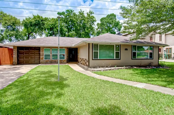 $499,900 | 4804 Saxon Street, Bellaire, TX 77401