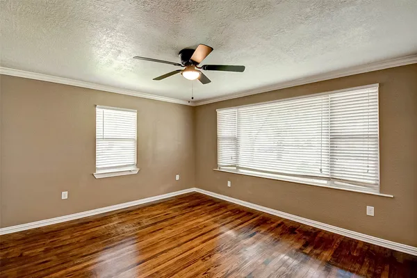 $499,900 | 4804 Saxon Street, Bellaire, TX 77401