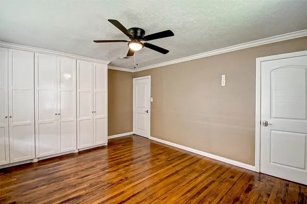 $499,900 | 4804 Saxon Street, Bellaire, TX 77401