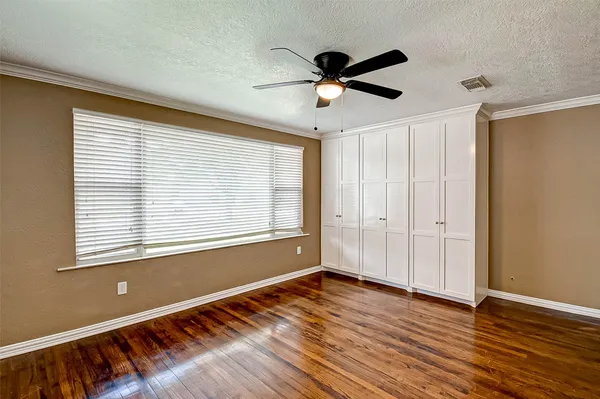 $499,900 | 4804 Saxon Street, Bellaire, TX 77401