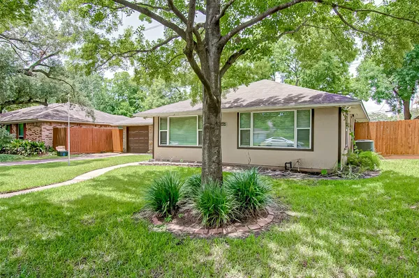 $499,900 | 4804 Saxon Street, Bellaire, TX 77401