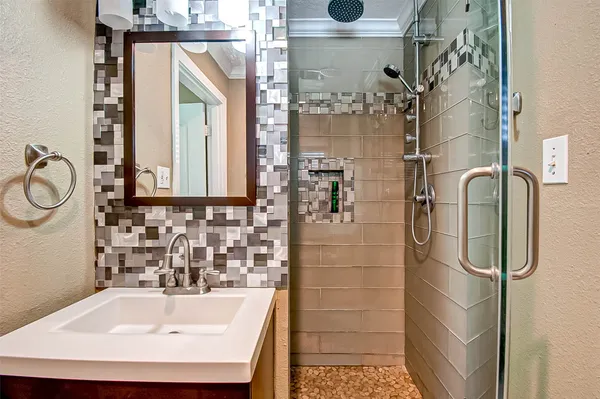 $499,900 | 4804 Saxon Street, Bellaire, TX 77401