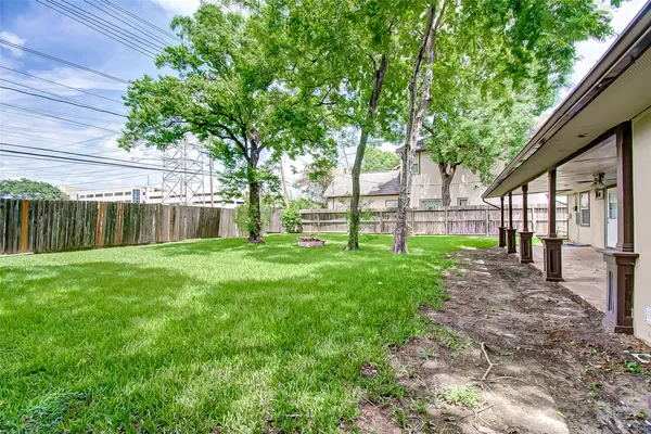 $499,900 | 4804 Saxon Street, Bellaire, TX 77401