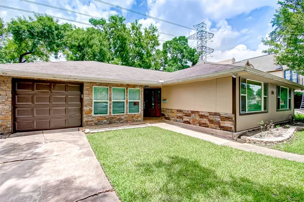 $499,900 | 4804 Saxon Street, Bellaire, TX 77401