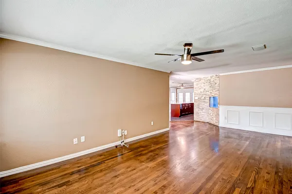 $499,900 | 4804 Saxon Street, Bellaire, TX 77401