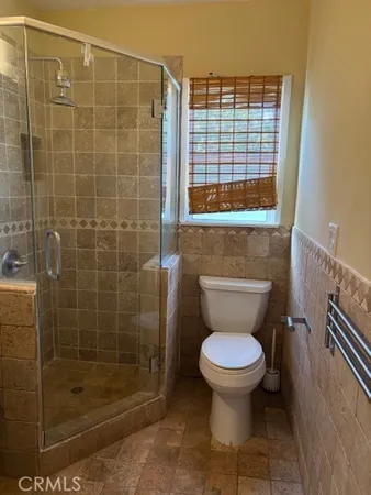 $4,995 | 18730 Collins Street, Tarzana, CA 91356