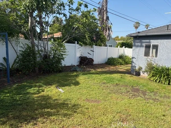 $4,995 | 18730 Collins Street, Tarzana, CA 91356