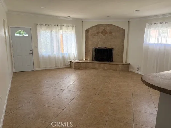 $4,995 | 18730 Collins Street, Tarzana, CA 91356