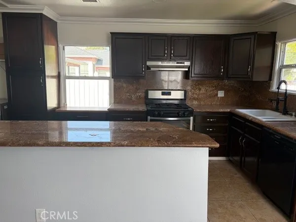 $4,995 | 18730 Collins Street, Tarzana, CA 91356