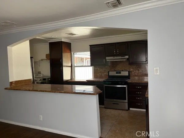 $4,995 | 18730 Collins Street, Tarzana, CA 91356