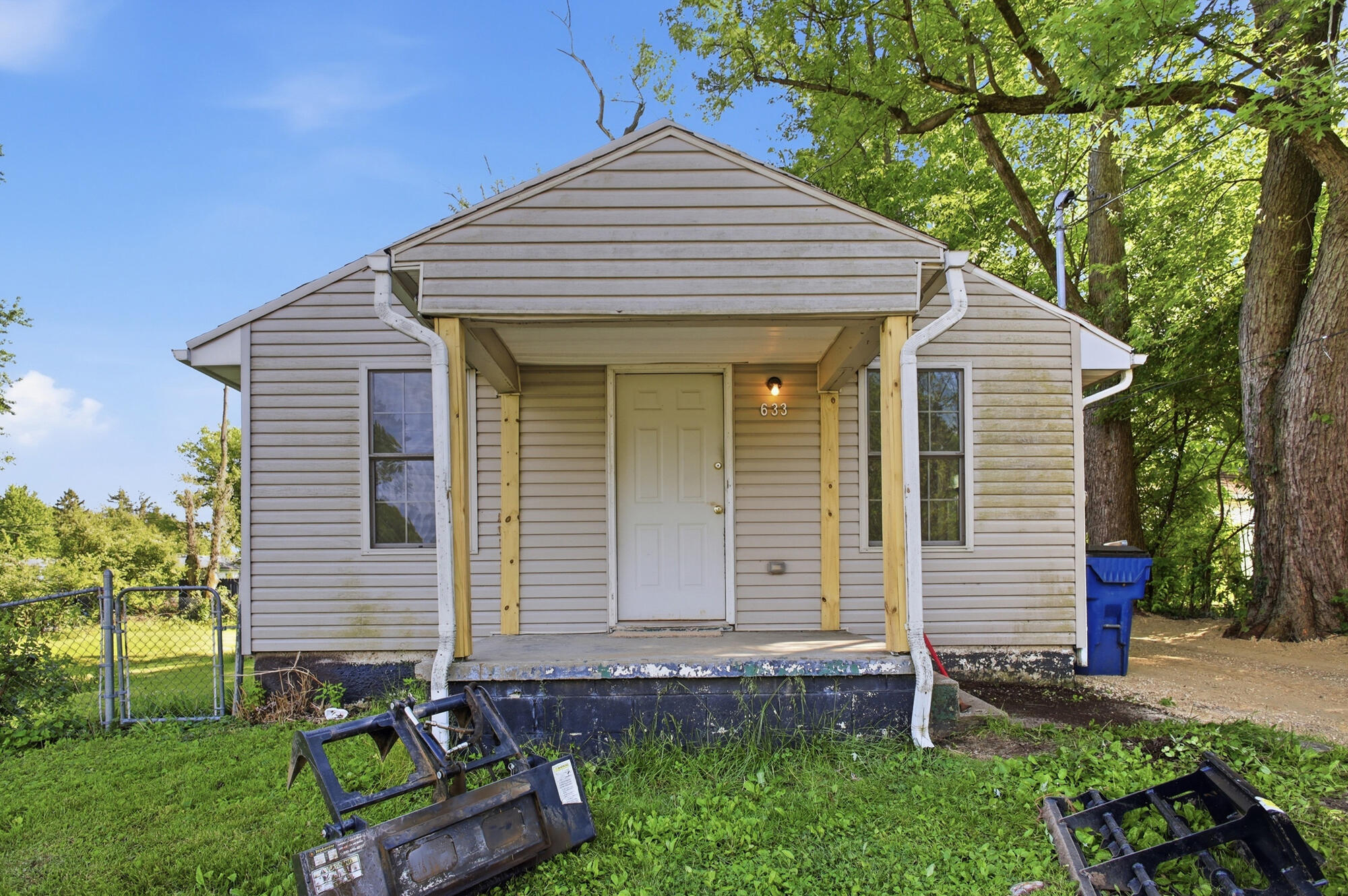 633 Neosha Avenue Springfield, OH 45505 - Photo 2 of 23 002