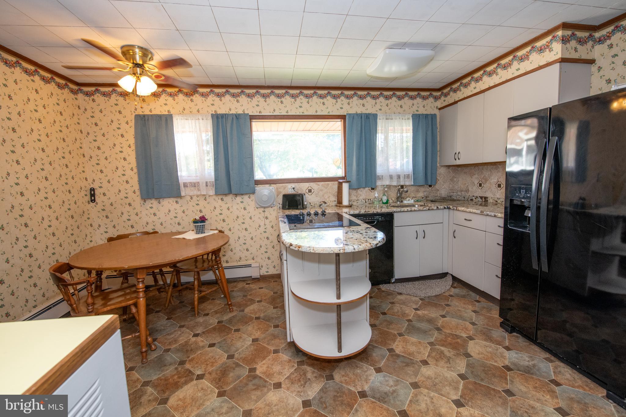 87 Fieldstone Road Levittown, PA 19056 - Photo 4 of 37 Gallery Image 4