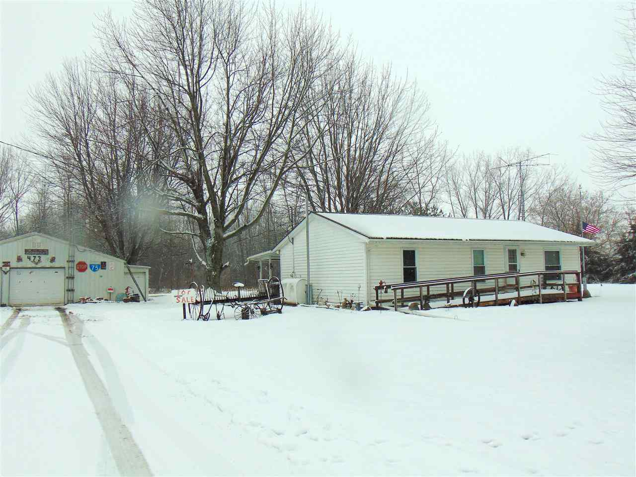 473 West Almeda Beach Road Pinconning, MI 48650 - Photo 2 of 16