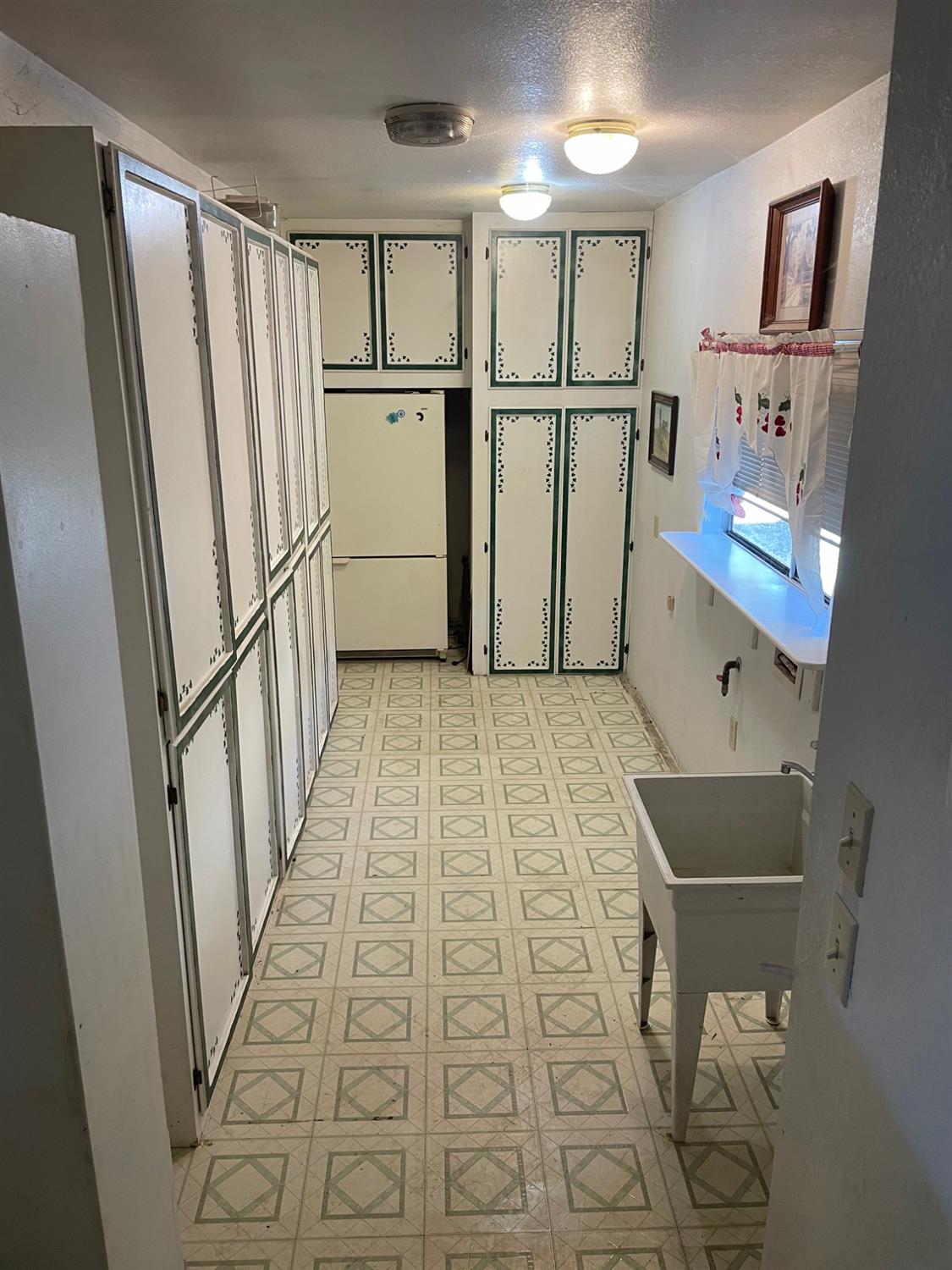 581 Haines Road Auburn, CA 95602 - Photo 15 of 52 Large indoor laundry room with abundance of storage, utility sink, washer/dryer electrical hook ups, room for refrigerator and freezer, two-man doors one to outside in front and the other to the garage.